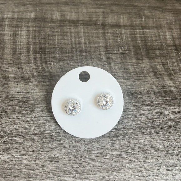 925 Sterling Silver Stud Earrings - Picture 4 of 5